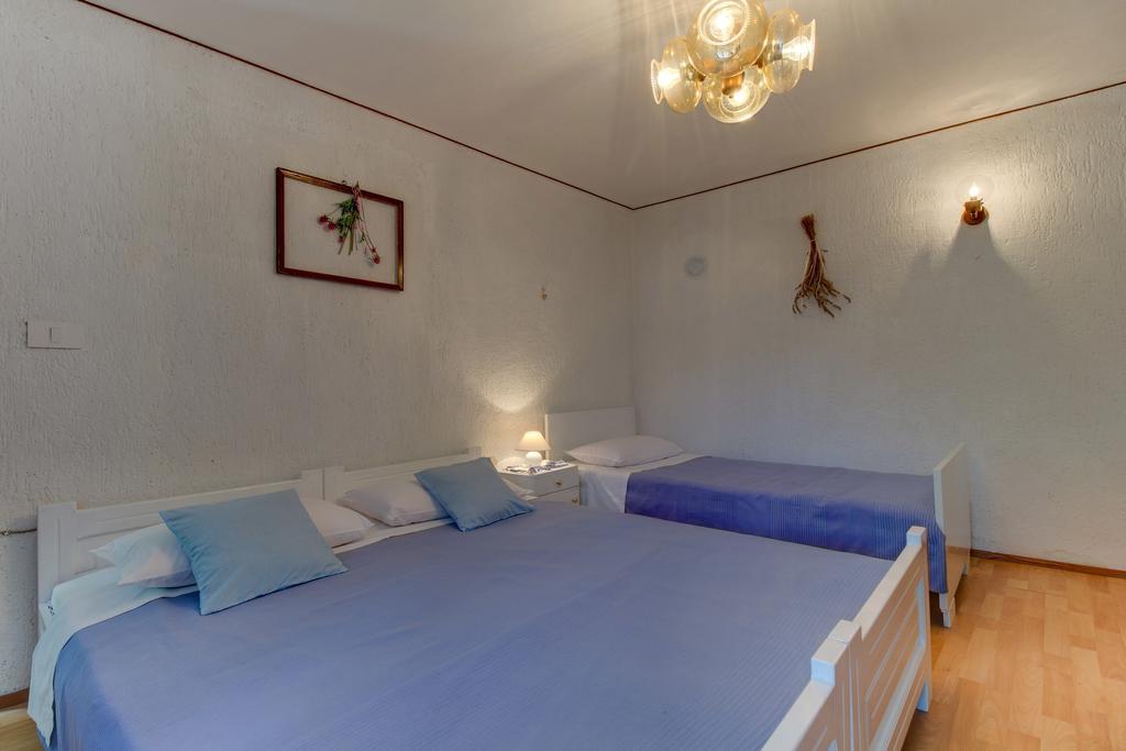 Apartment Carmen Veli Losinj Exterior photo